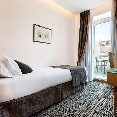 Western Universo מלון 4*