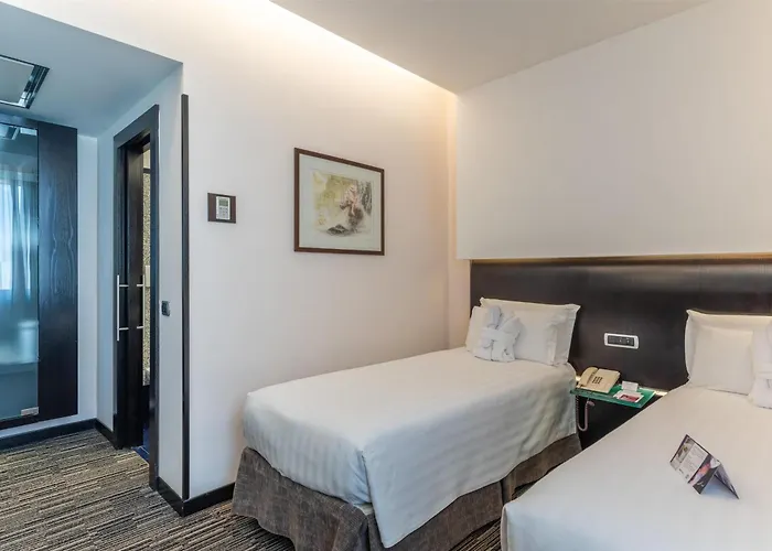 Western Universo Hotel 4*