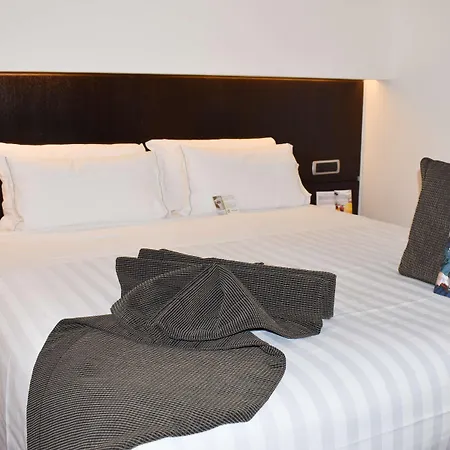 Western Universo Hotel 4*