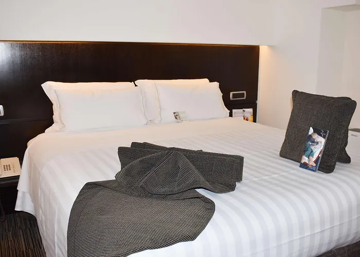 بيست ويسترن بلص يونيفيرسو فندق 4*